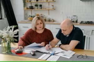 Canadian homebuyers discussing fixed vs. variable rate mortgage in 2025